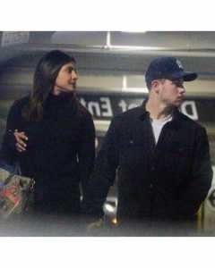 Nick Jonas and Priyanka Chopra Liplock Leaked Pics Goes Viral