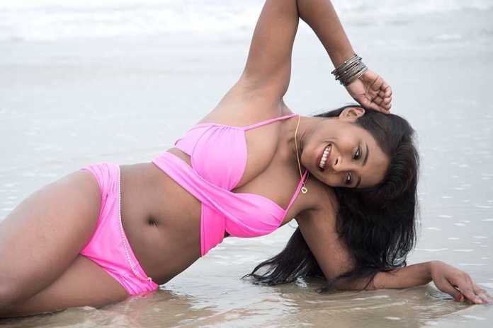 Top 10 Nikita Gokhale Gordijn Hot Navel Show Photos