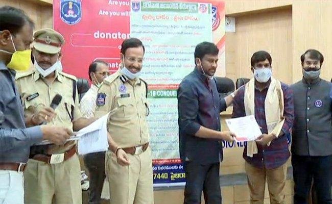 Chiranjeevi Felicitates Plasma Donors At Cyberabad PC Office