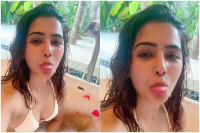 Samantha akkinenis sultry moment in bathtub photos (1) (1)