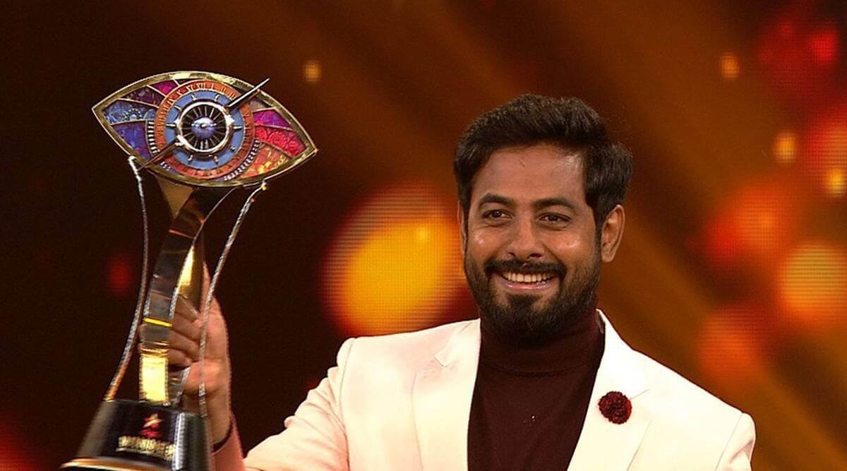 Aari arjuna wins bigg boss tamil season 4 trophy