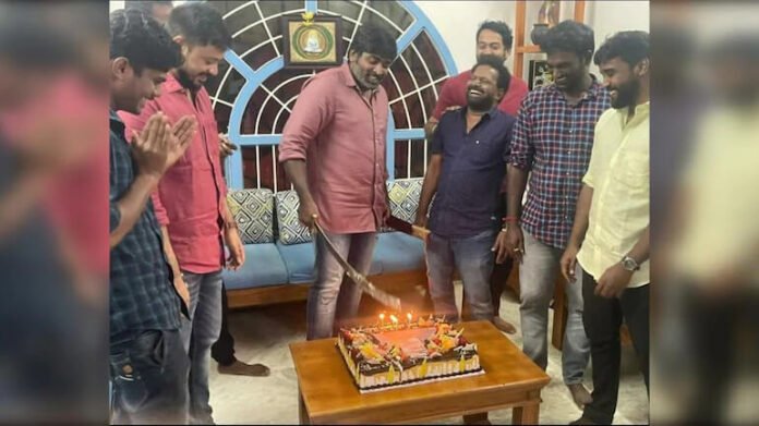 Vijay sethupathi apologise for cutting birthday cake with sword