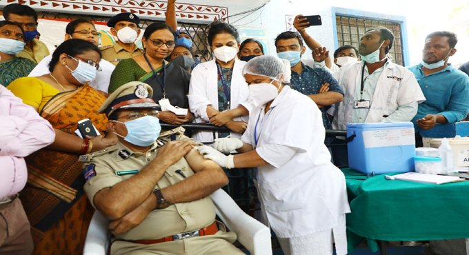 Covid vaccine administration for policemen begins in telangana