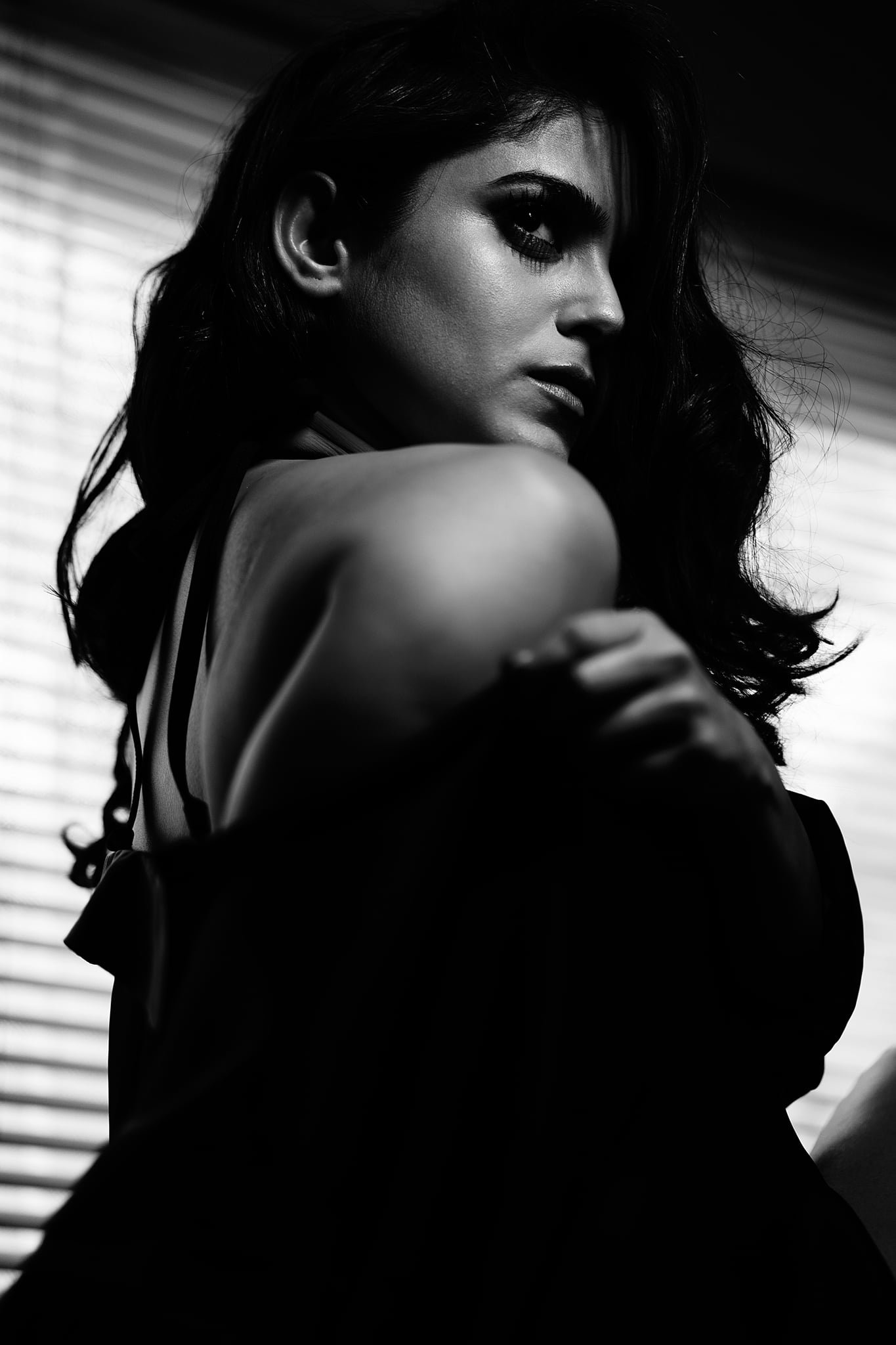 Actress naina ganguly sizzling photoshoot stills (6)