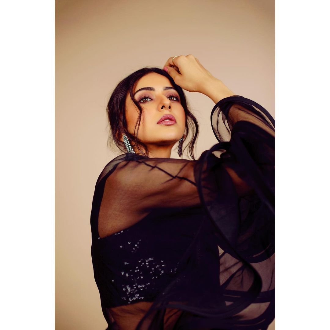 Actress rakul preet singh looks sexier wearing all black photos