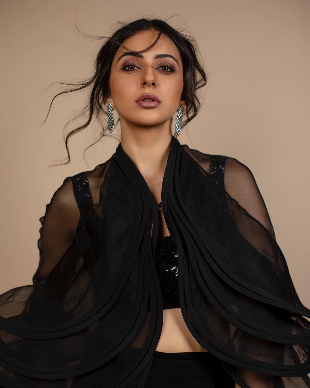 Actress rakul preet singh looks sexier wearing all black photos
