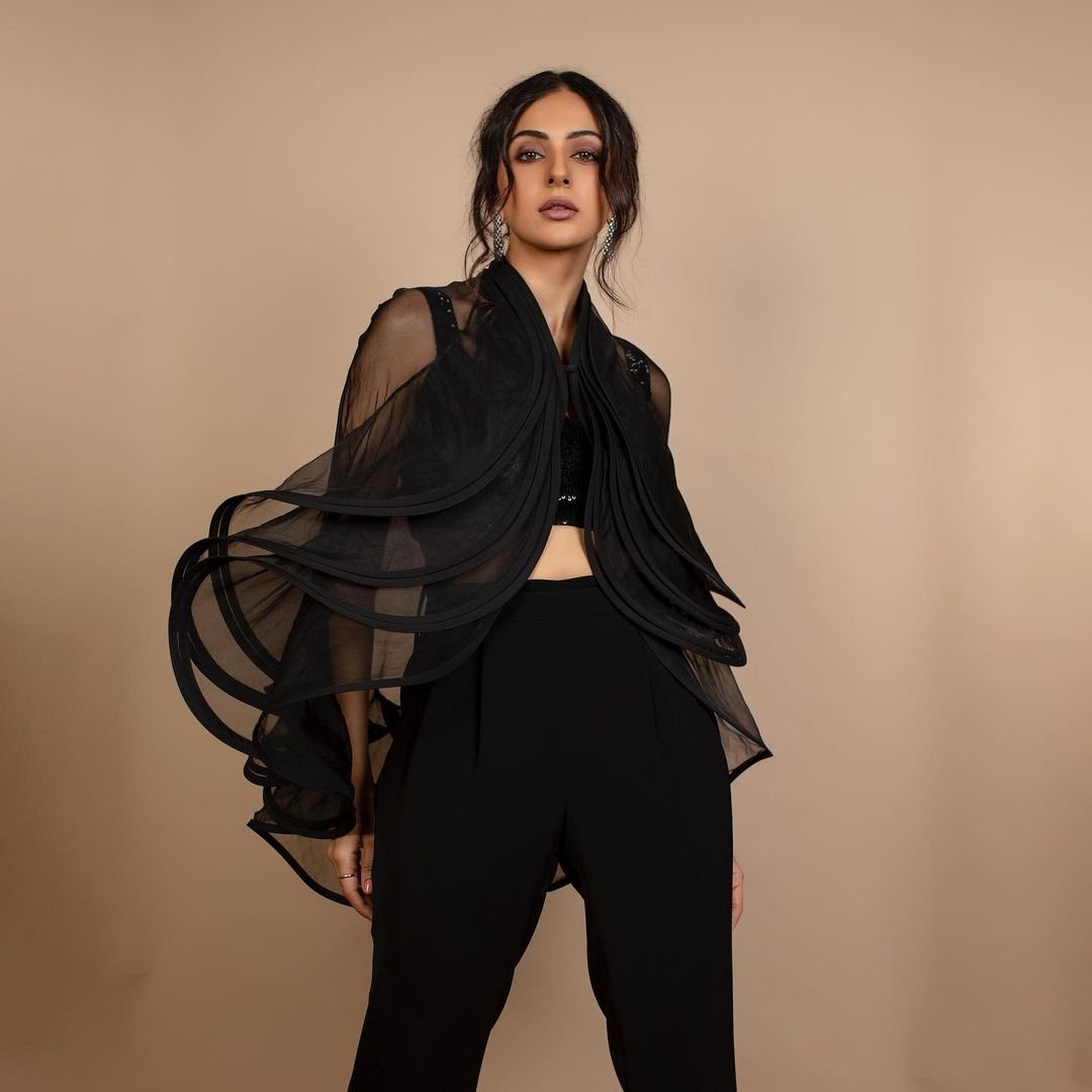 Actress rakul preet singh looks sexier wearing all black photos