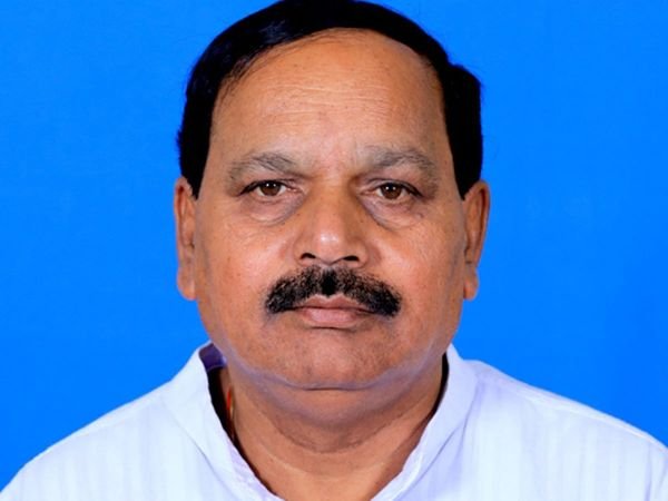 Bjp mla subash chandra panigrahi attempts suicide in odisha assembly by consuming sanitiser (2)