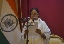 Mamata banerjee takes oath as west bengal chief minister for 3rd time