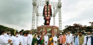 Pv narasimha rao statue unveiled in necklace road in hyderabad