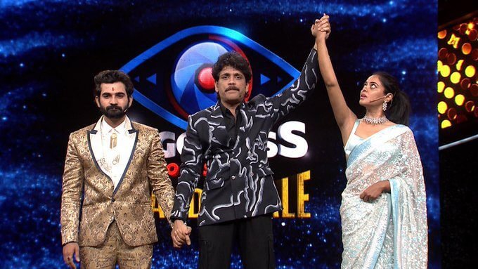 Bigg Boss Telugu OTT winner Bindu Madhavi lifts the trophy of Bigg Boss Non-Stop