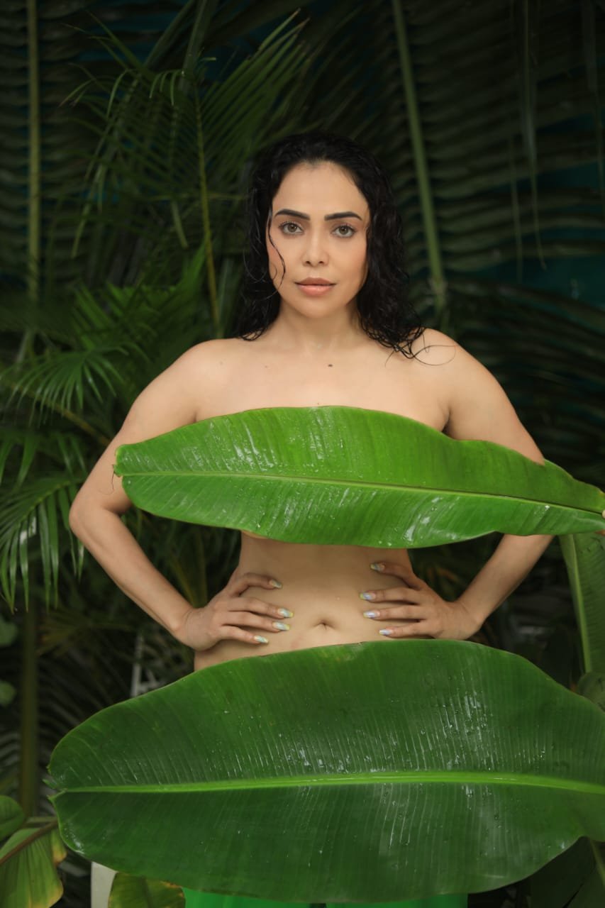 Nikita rawal covers her nudity with a banana leaf